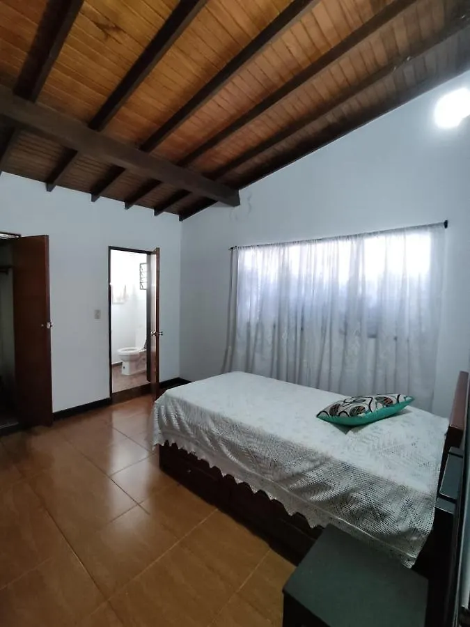 شقة ميديلين  في Casa Familiar 0*,